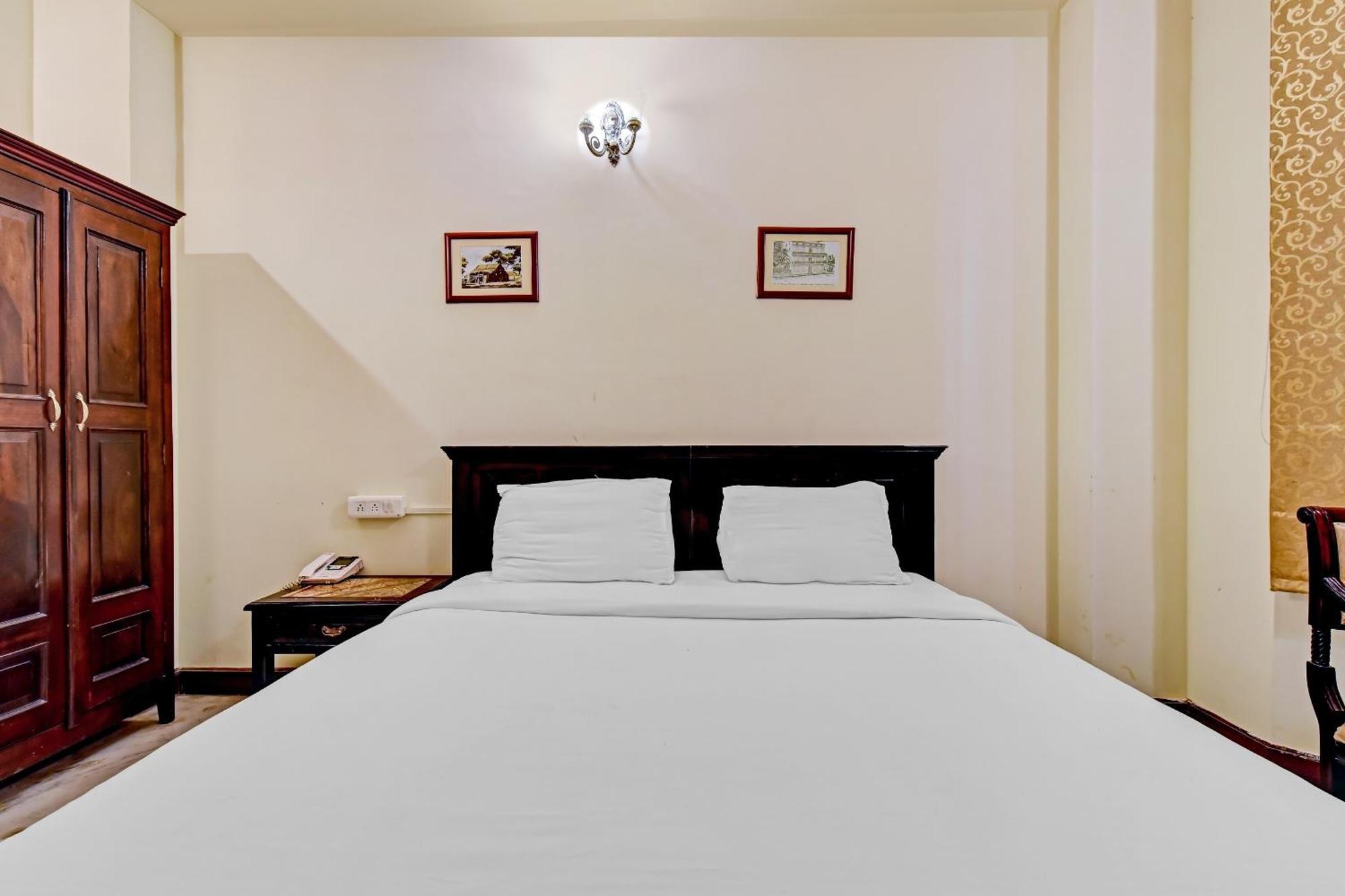 Collection O Hotel Four Boutique Kukas Exterior photo