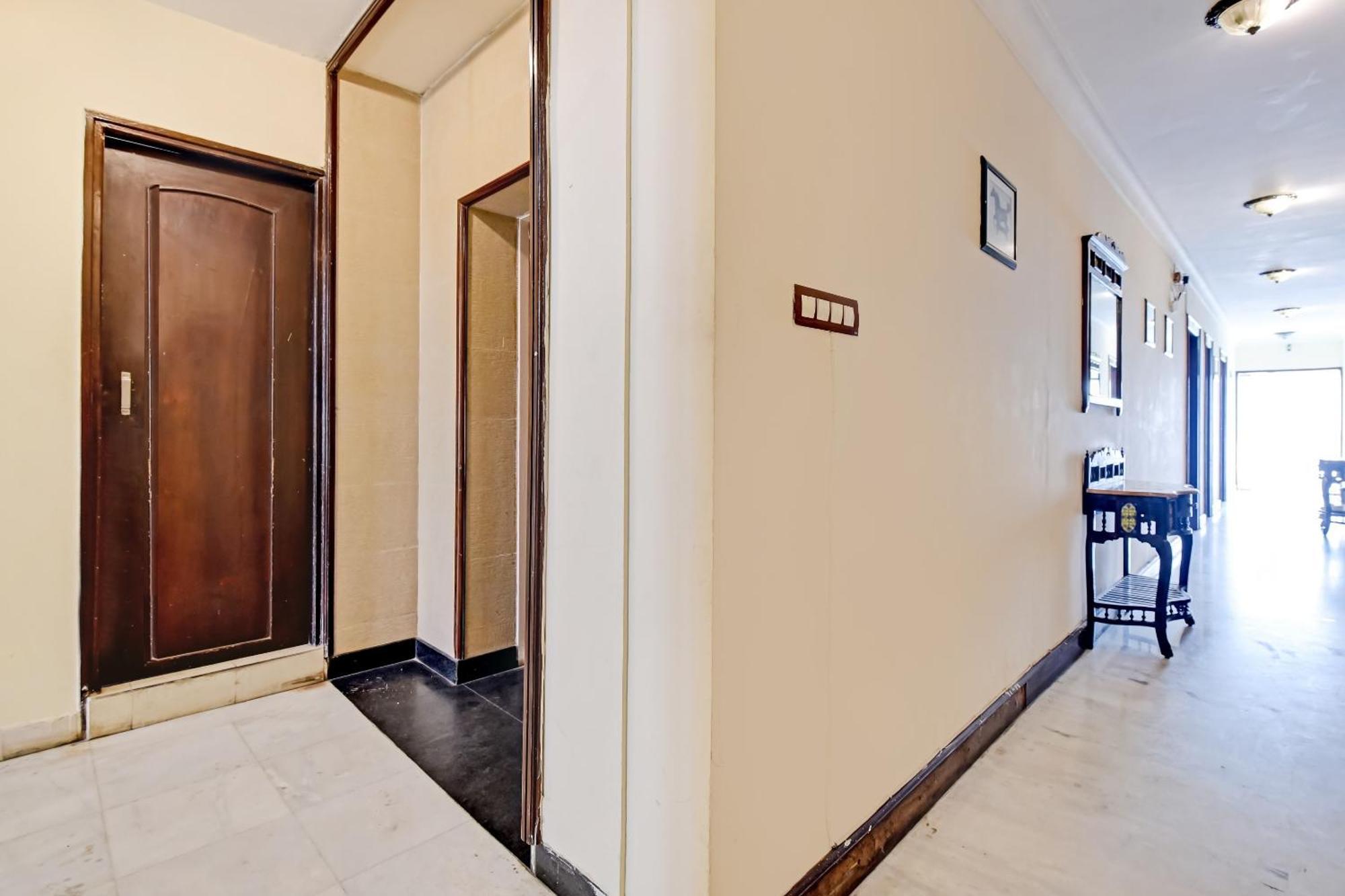 Collection O Hotel Four Boutique Kukas Exterior photo
