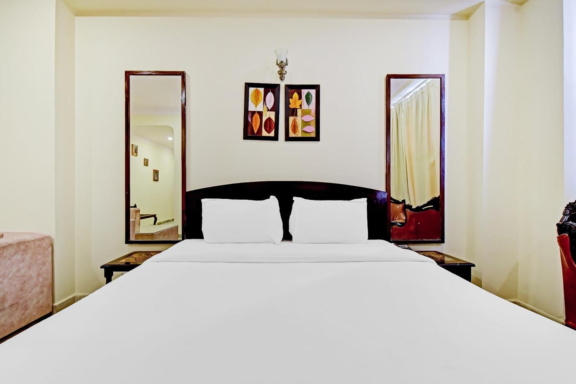 Collection O Hotel Four Boutique Kukas Exterior photo