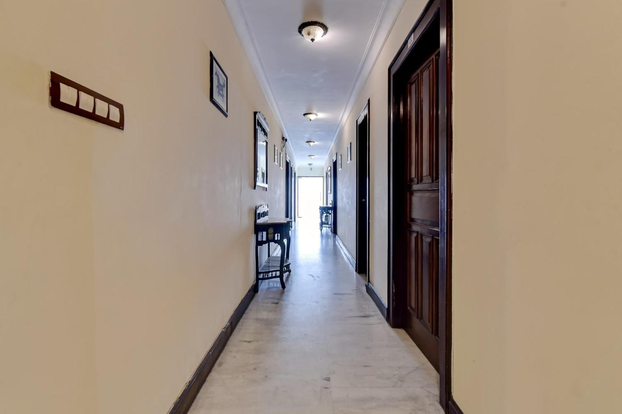 Collection O Hotel Four Boutique Kukas Exterior photo