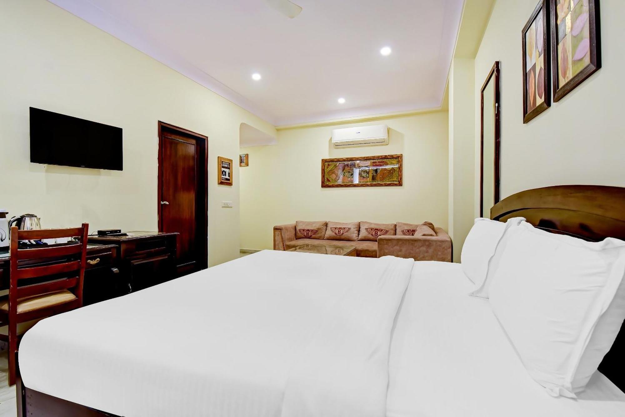 Collection O Hotel Four Boutique Kukas Exterior photo