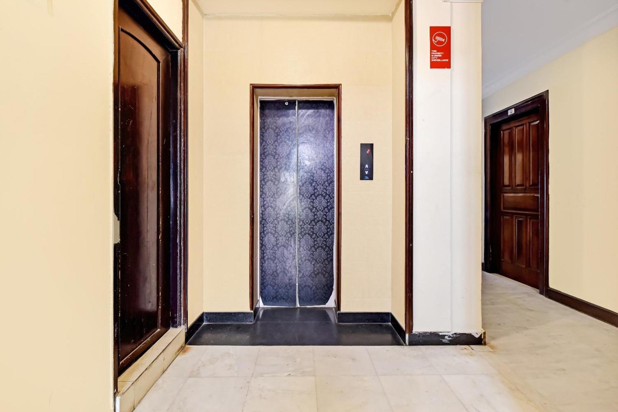 Collection O Hotel Four Boutique Kukas Exterior photo