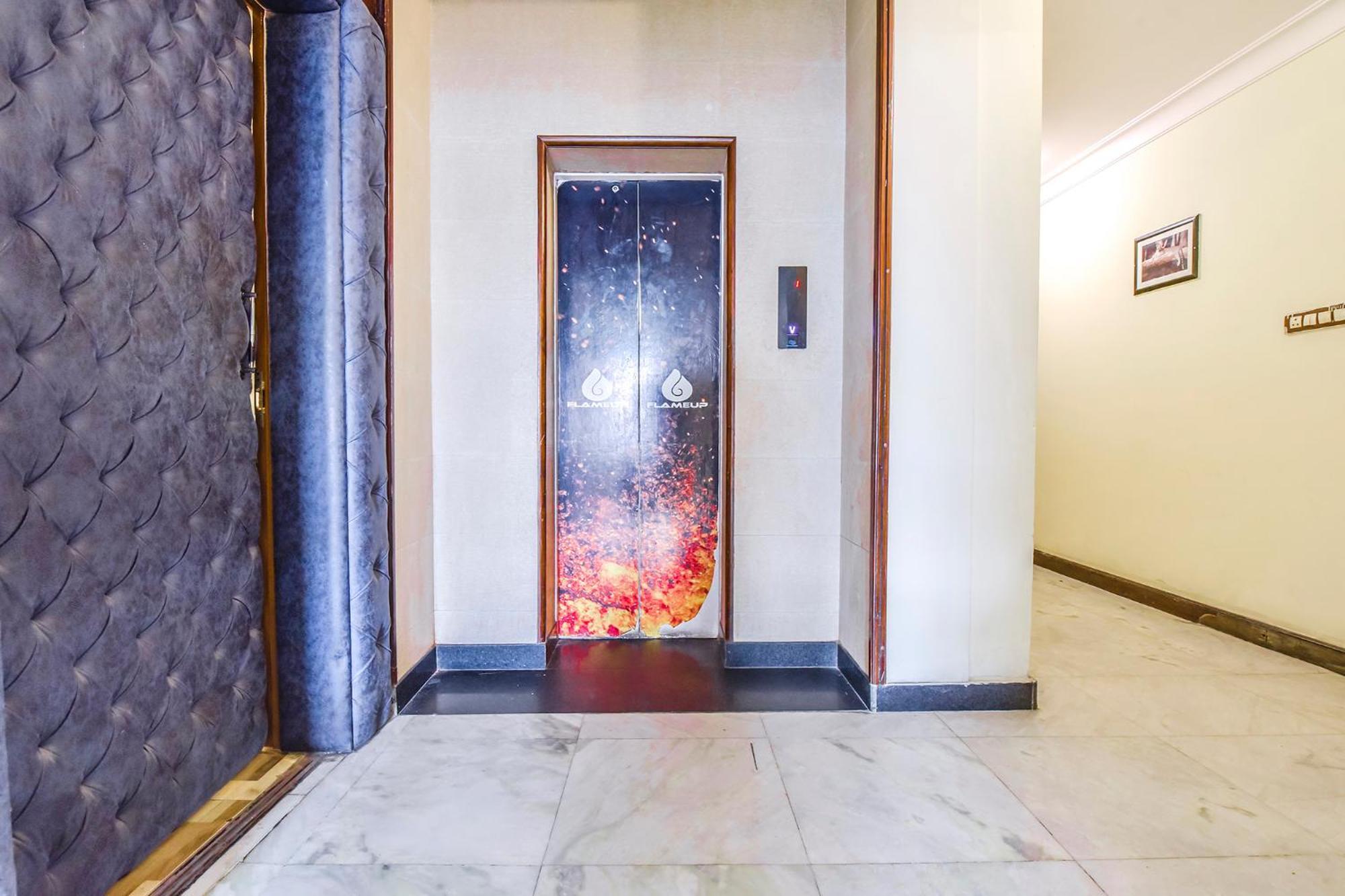 Collection O Hotel Four Boutique Kukas Exterior photo